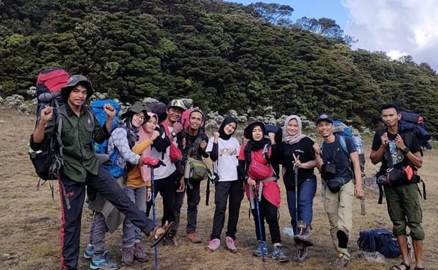 Mendaki Gunung