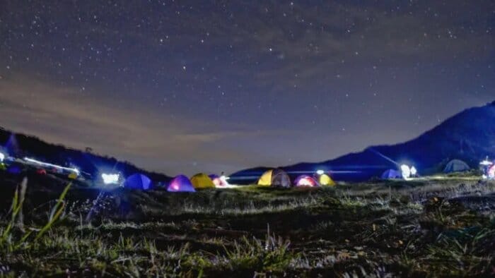 Malam Di Surya Kencana - 7 Alasan Kamu Harus Ke Alun-Alun Surya Kencana, Surga Edelweiss Di Gunung Gede
