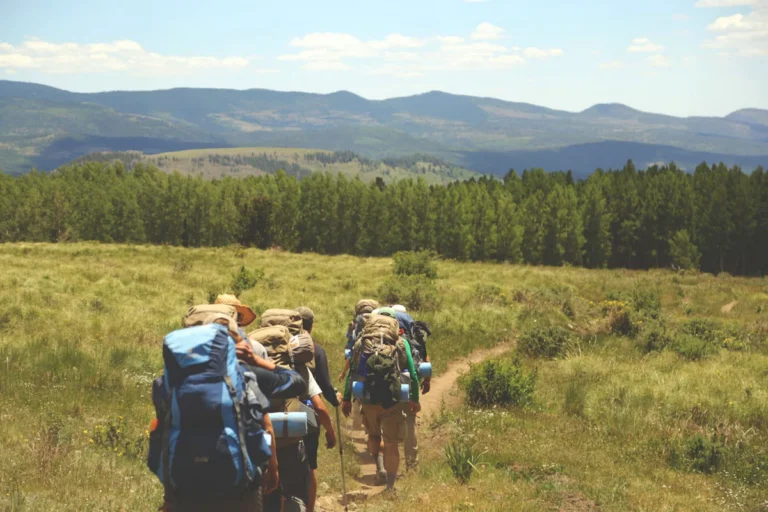 Perbedaan Hiking, Trekking Dan Mountaineering