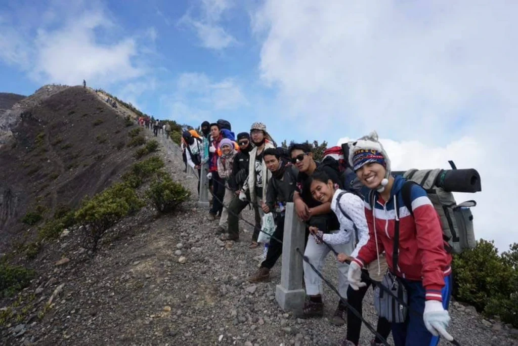 Paket Pendakian Gunung Gede